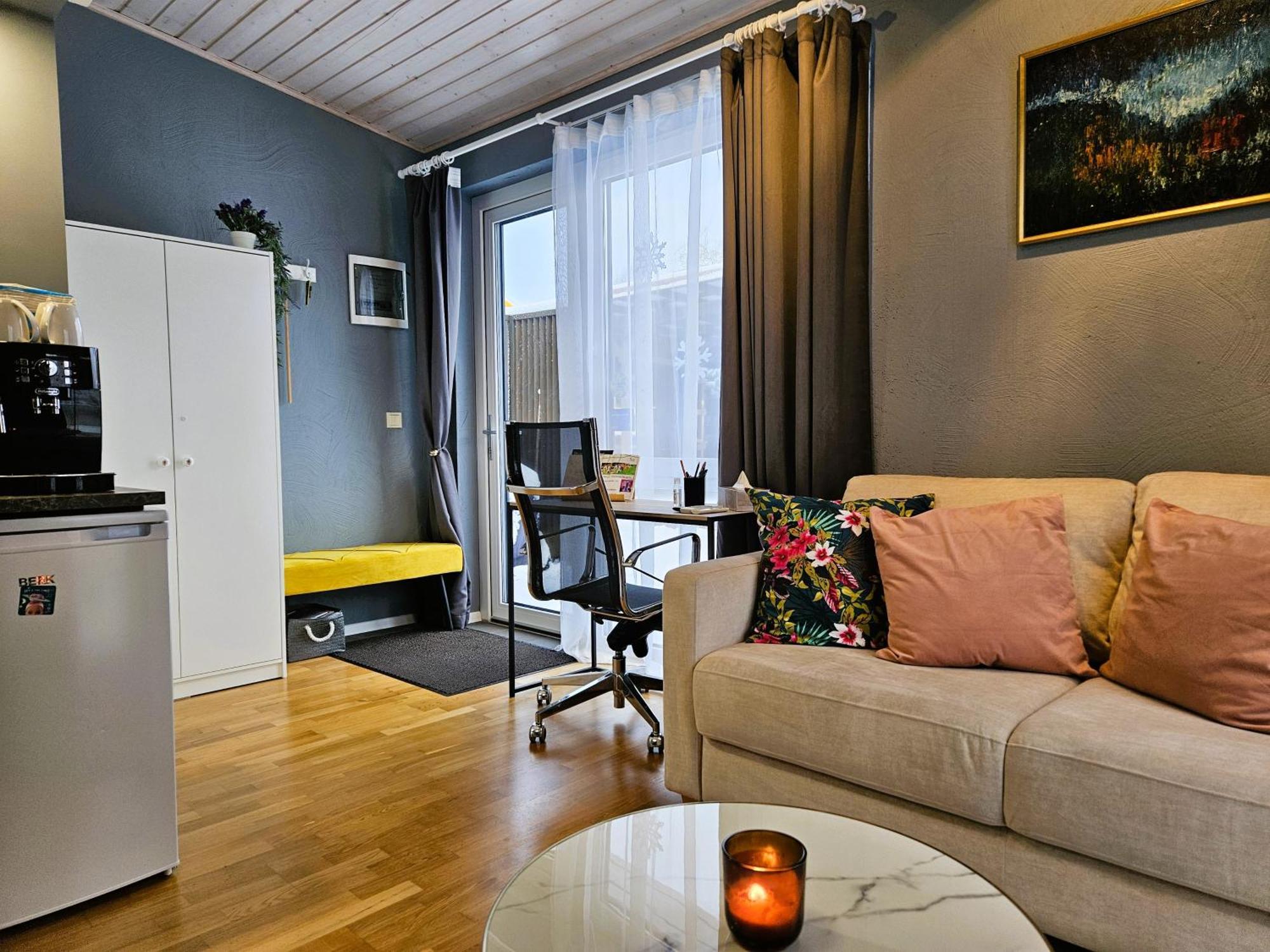 Апартаменты Tiny House, Kesk Loft Тарту Экстерьер фото